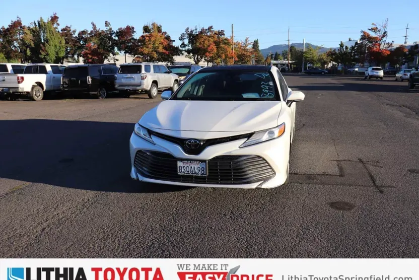 2020 Toyota Camry XLE photo 1