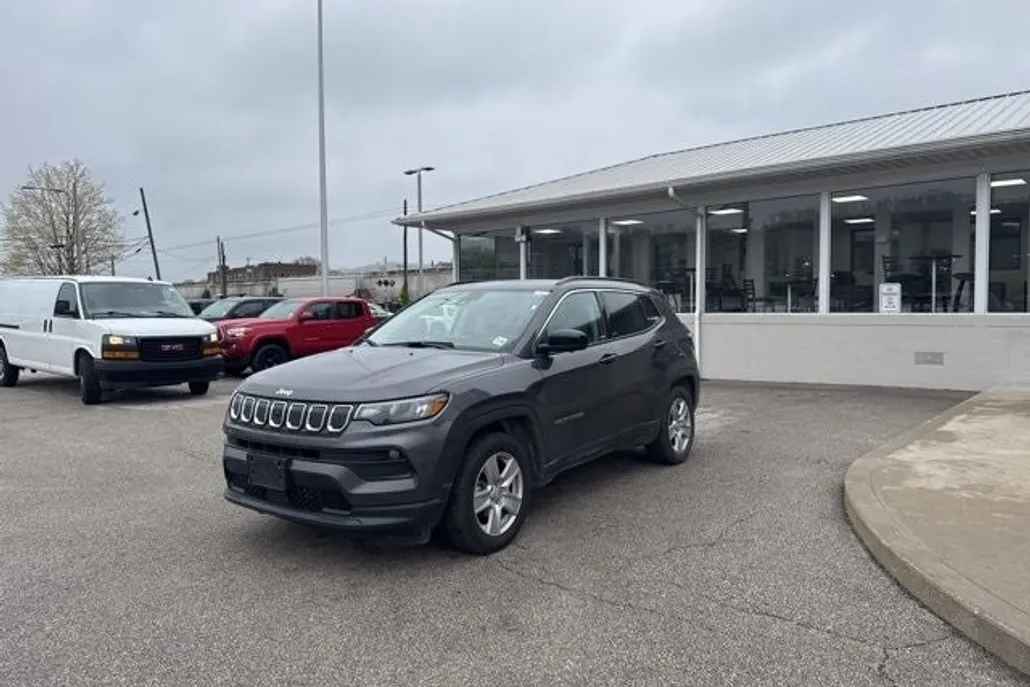 2022 Jeep Compass Latitude photo 1