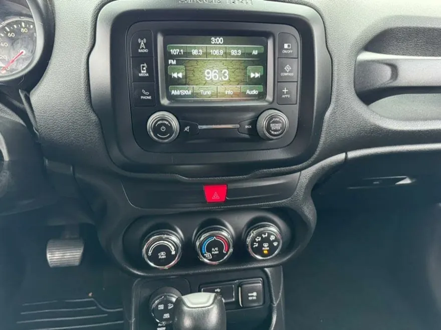 2016 Jeep Renegade Trailhawk photo 24