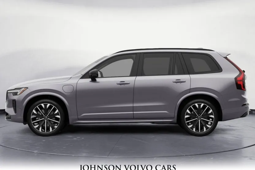 2026 Volvo XC90 T8 photo 1