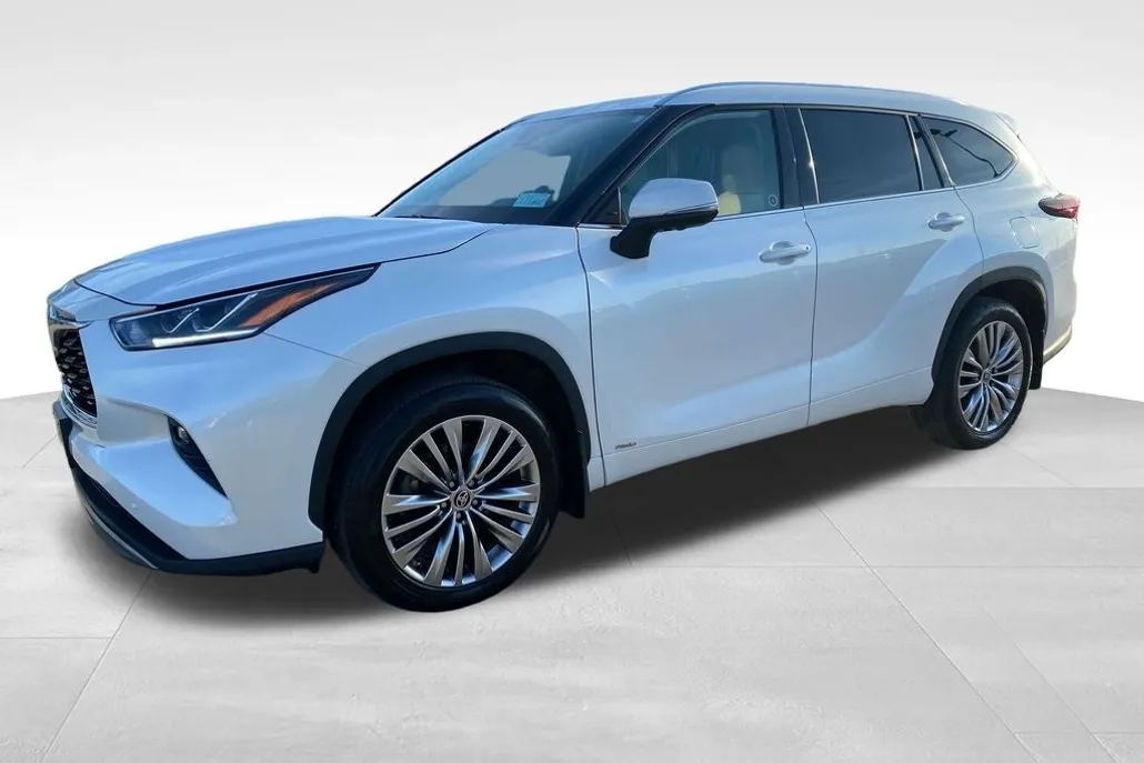 2024 Toyota Highlander Hybrid Platinum photo 1