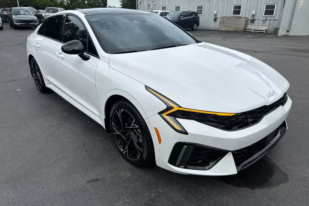 2025 Kia K5 GT-Line photo 1