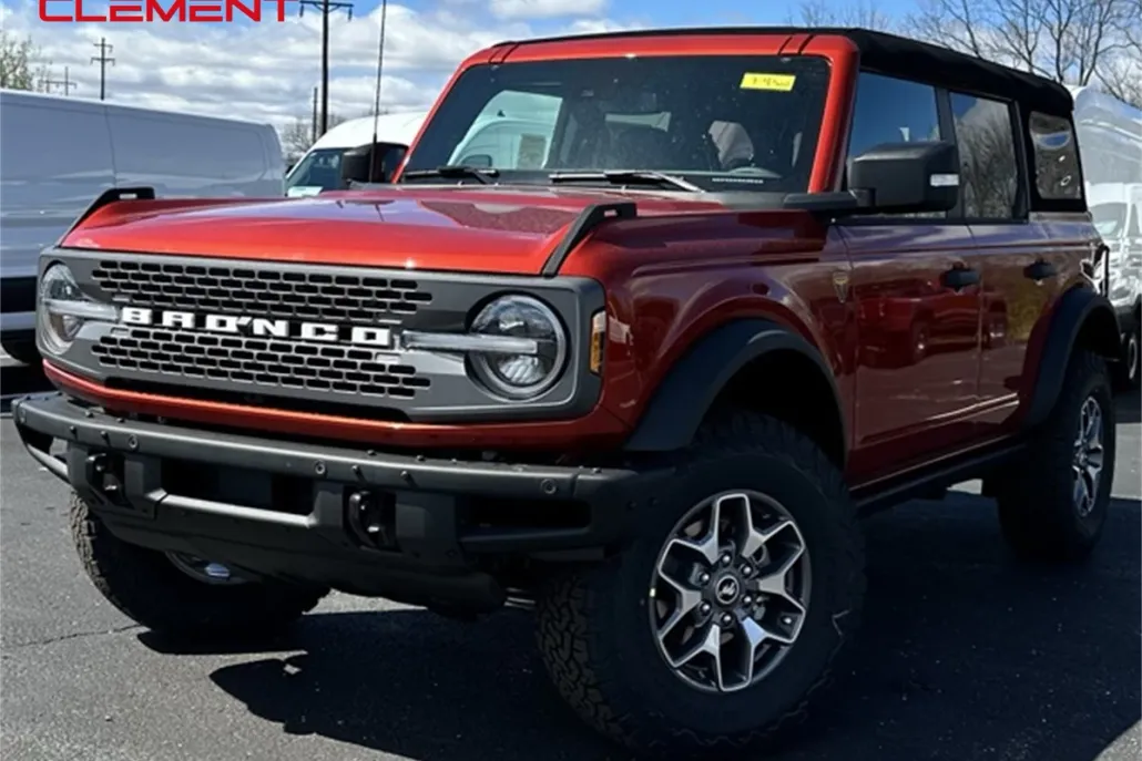 2024 Ford Bronco Badlands photo 1