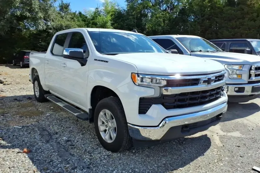 2024 Chevrolet Silverado 1500 LT photo 1