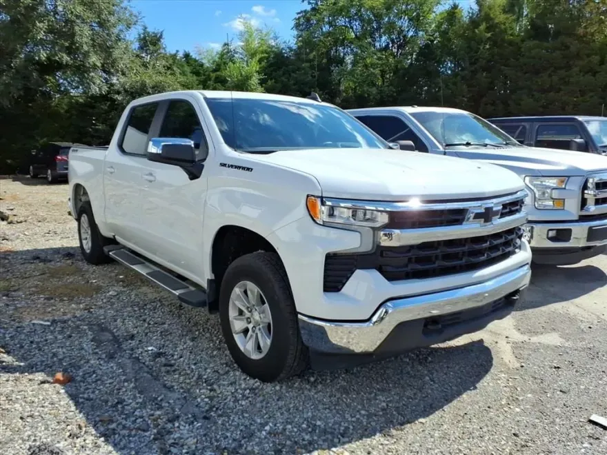 2024 Chevrolet Silverado 1500 LT photo 1