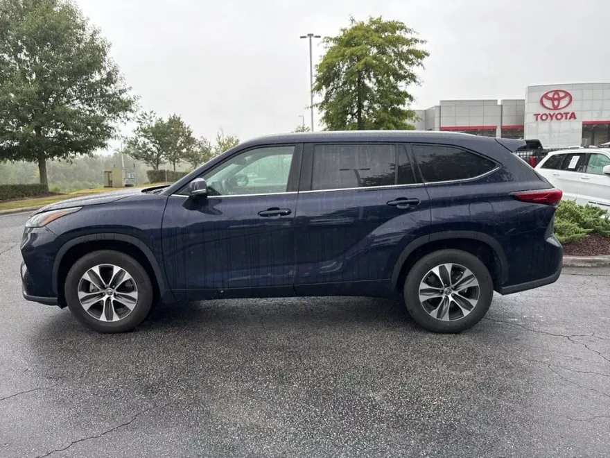 2022 Toyota Highlander XLE photo 1