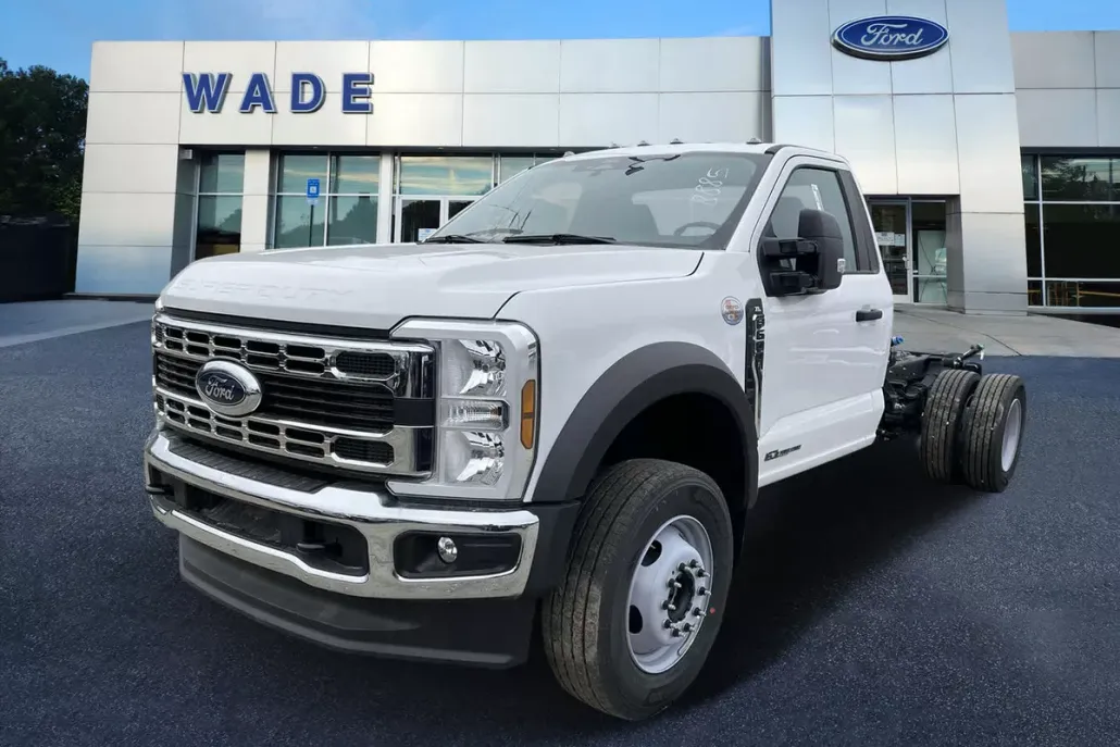2024 Ford F-600 photo 1