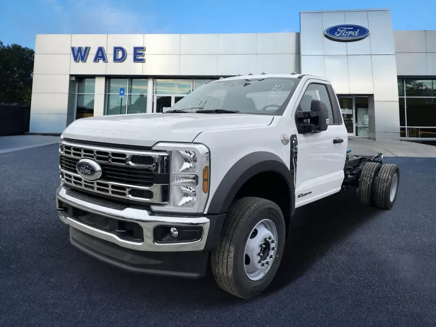 2024 Ford F-600 photo 1