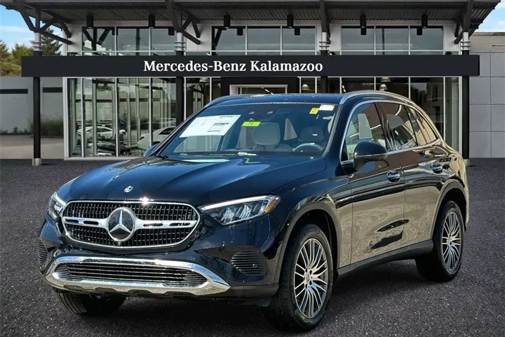 2025 Mercedes Benz GLC 300 4MATIC photo 1