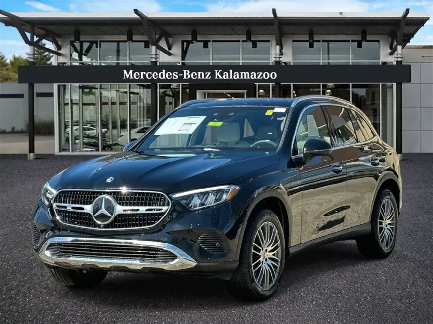 2025 Mercedes Benz GLC 300 4MATIC photo 1