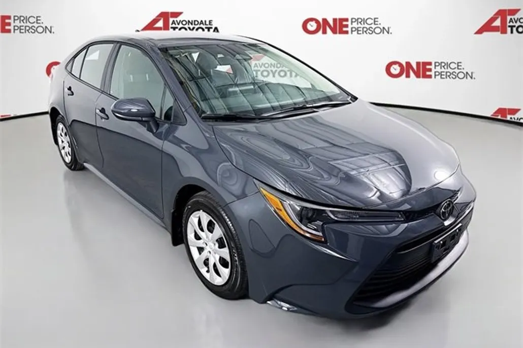 2025 Toyota Corolla LE photo 1