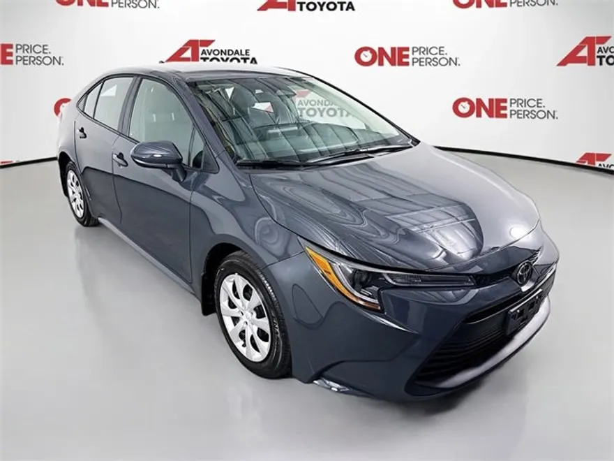 2025 Toyota Corolla LE photo 1