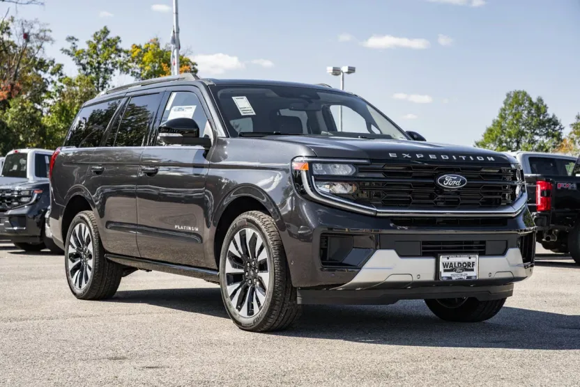 2025 Ford Expedition Platinum photo 1