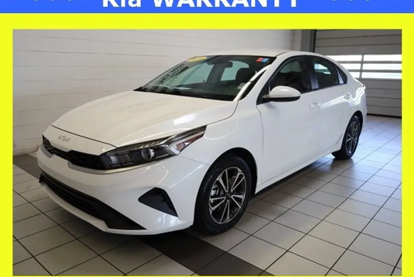 2024 Kia Forte LXS photo 1
