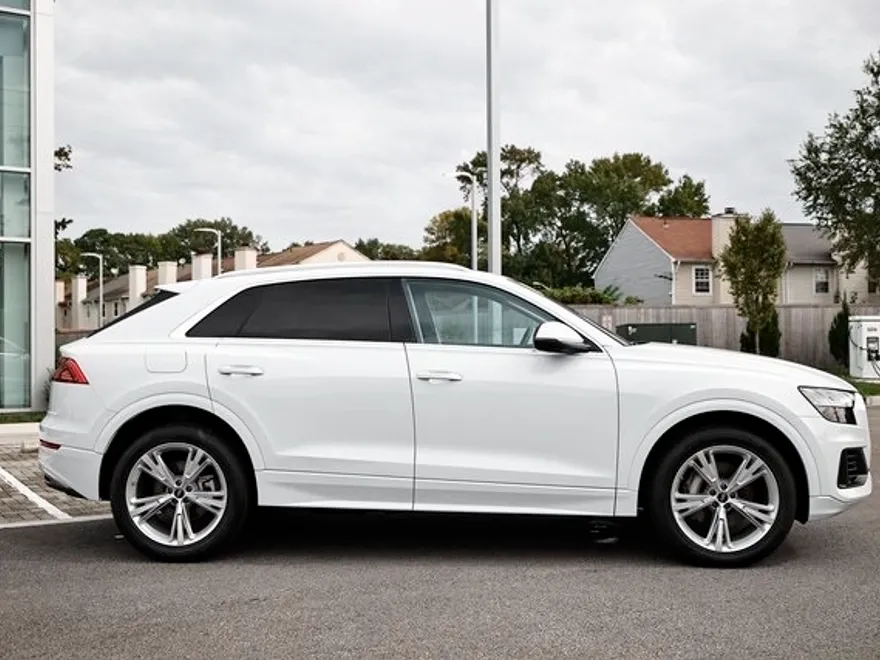 2023 Audi Q8 55 Premium photo 1