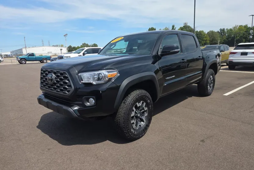 2023 Toyota Tacoma TRD Off-Road photo 1