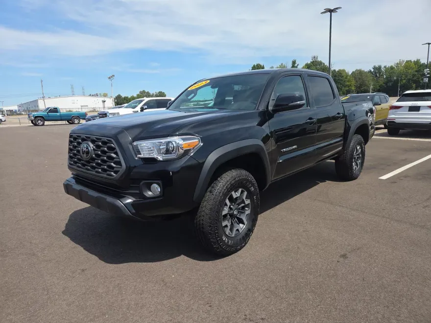 2023 Toyota Tacoma TRD Off-Road photo 1