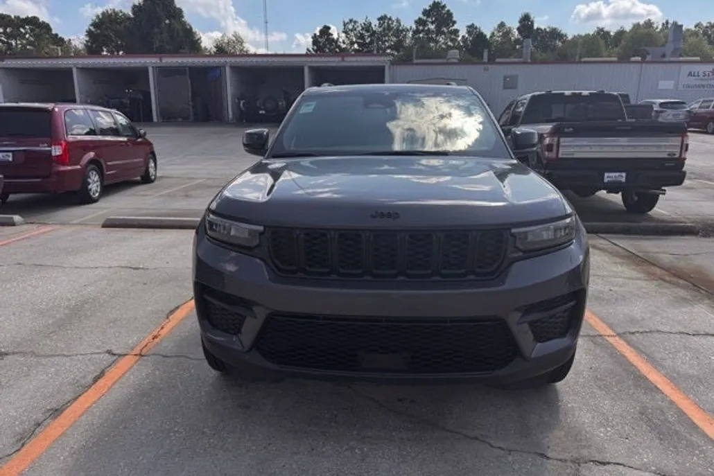 2024 Jeep Grand Cherokee Altitude photo 1