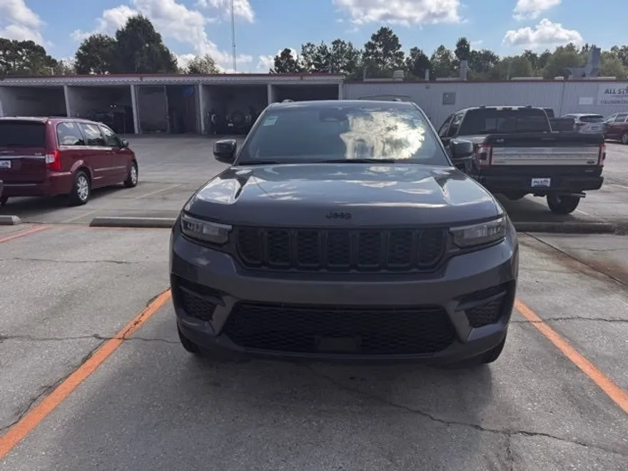 2024 Jeep Grand Cherokee Altitude photo 1