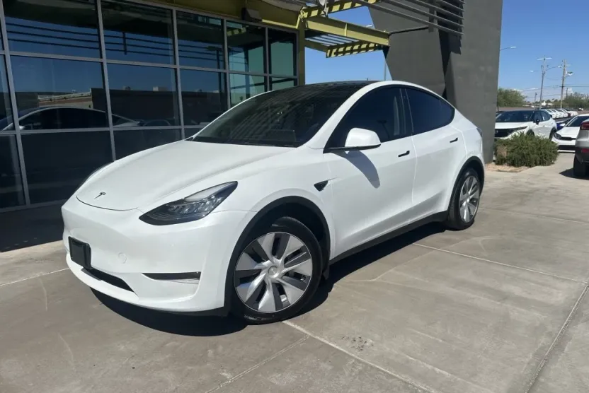 2023 Tesla Model Y Long Range photo 1