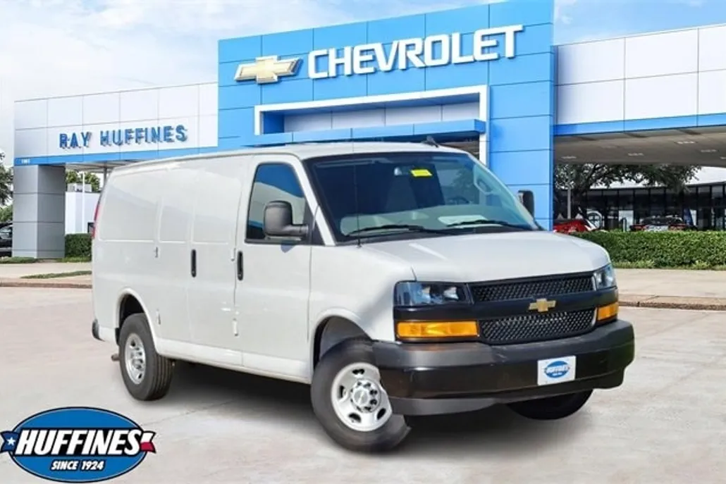 2024 Chevrolet Express Cargo 2500 photo 1