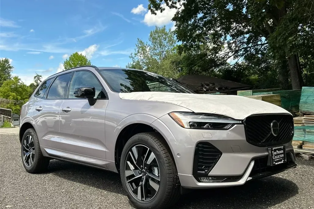 2026 Volvo XC60 B5 Plus photo 1
