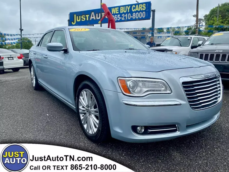 2013 Chrysler 300 Base photo 1