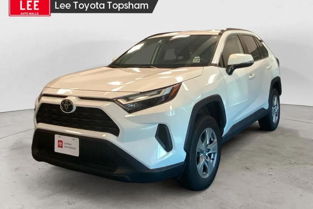 2024 Toyota RAV4 XLE photo 1