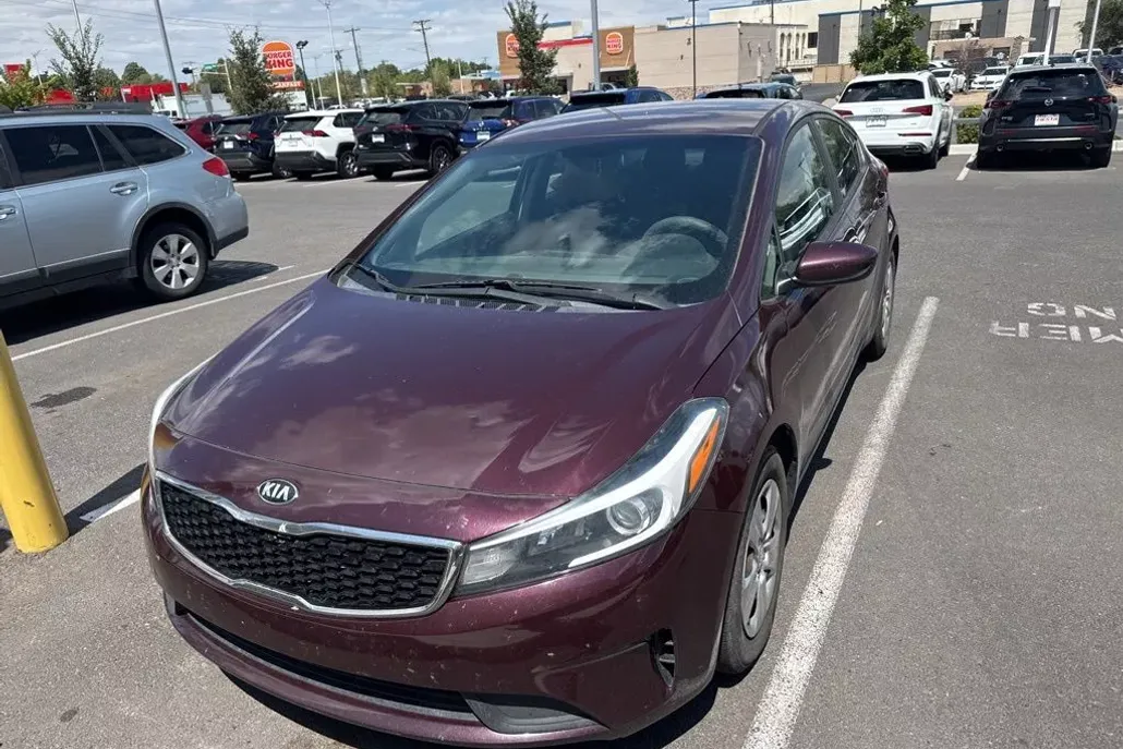 2017 Kia Forte LX Base photo 1