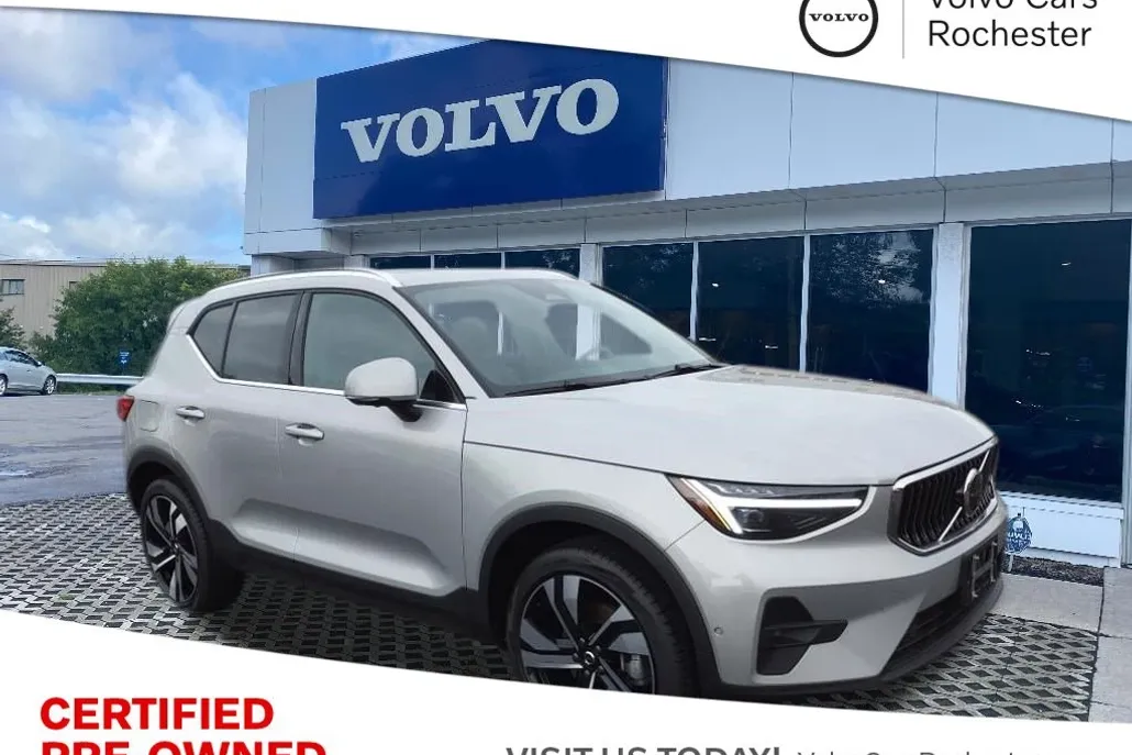 2025 Volvo XC40 photo 1