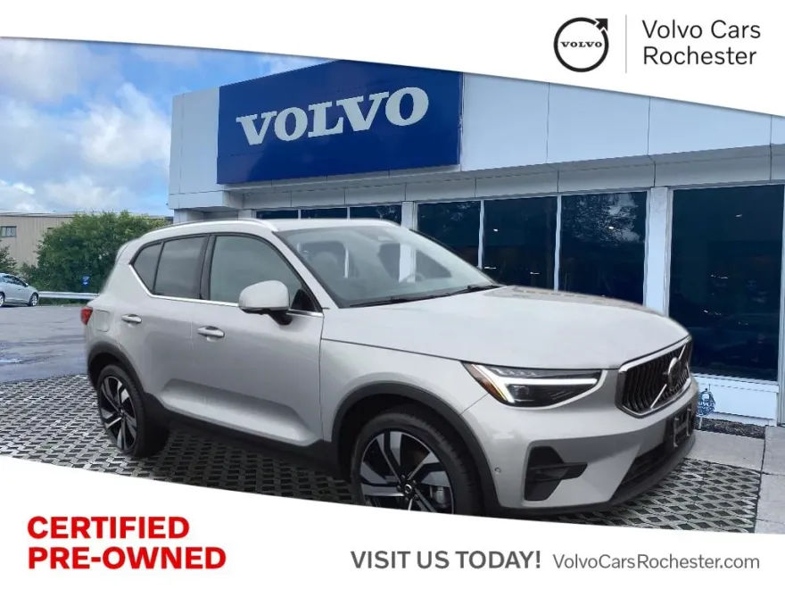 2025 Volvo XC40 photo 1