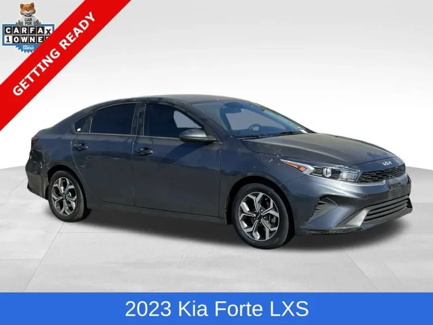 2023 Kia Forte LXS photo 1