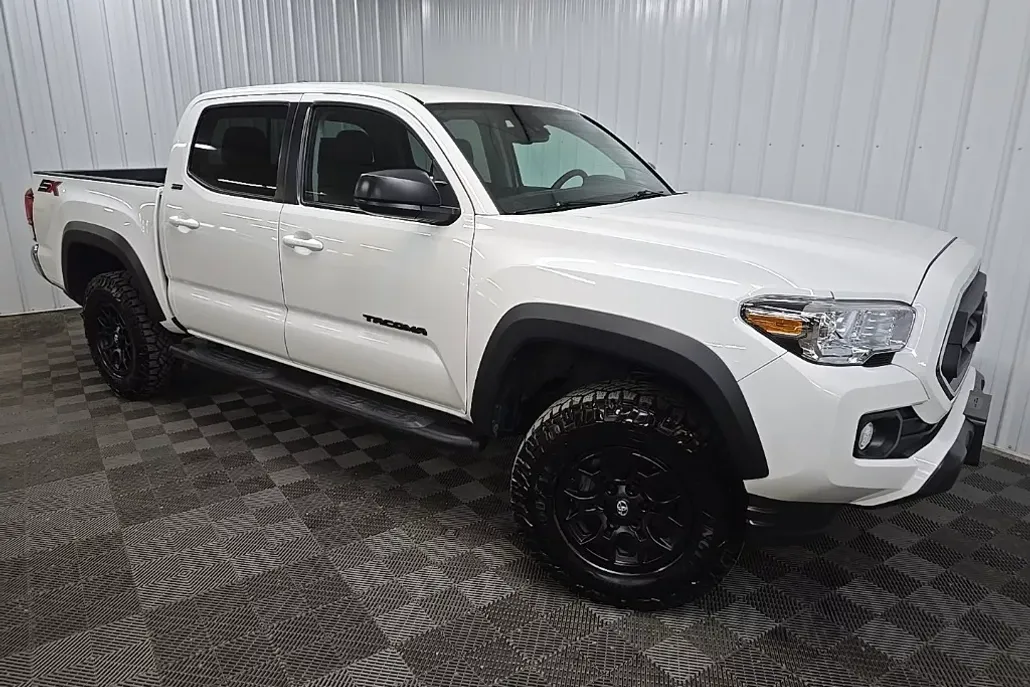 2023 Toyota Tacoma SR5 V6 photo 1