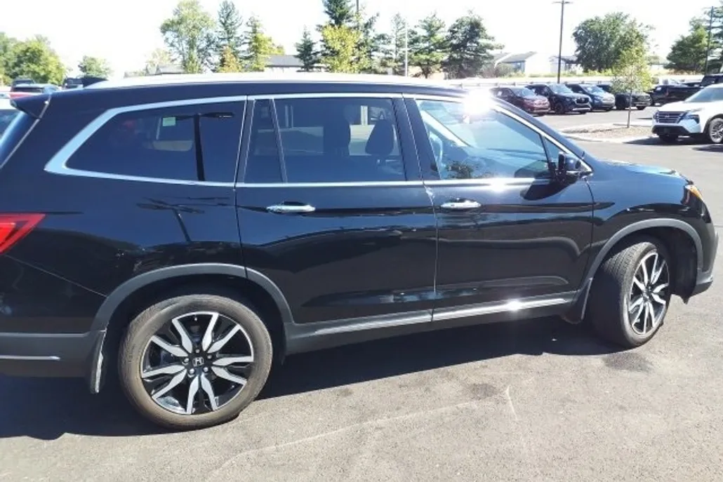2022 Honda Pilot Touring photo 1