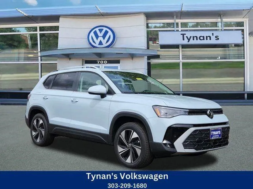 2025 Volkswagen Taos SE photo 1