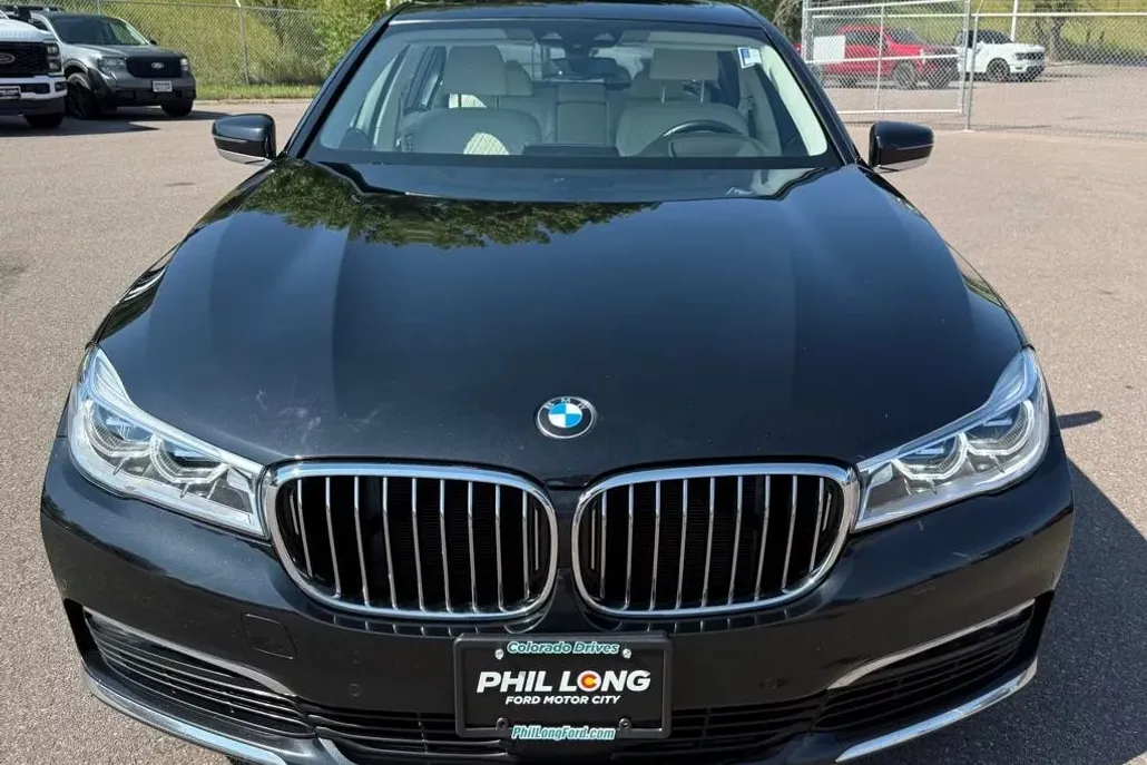 2018 Bmw 750i / B7 xDrive Sedan photo 1