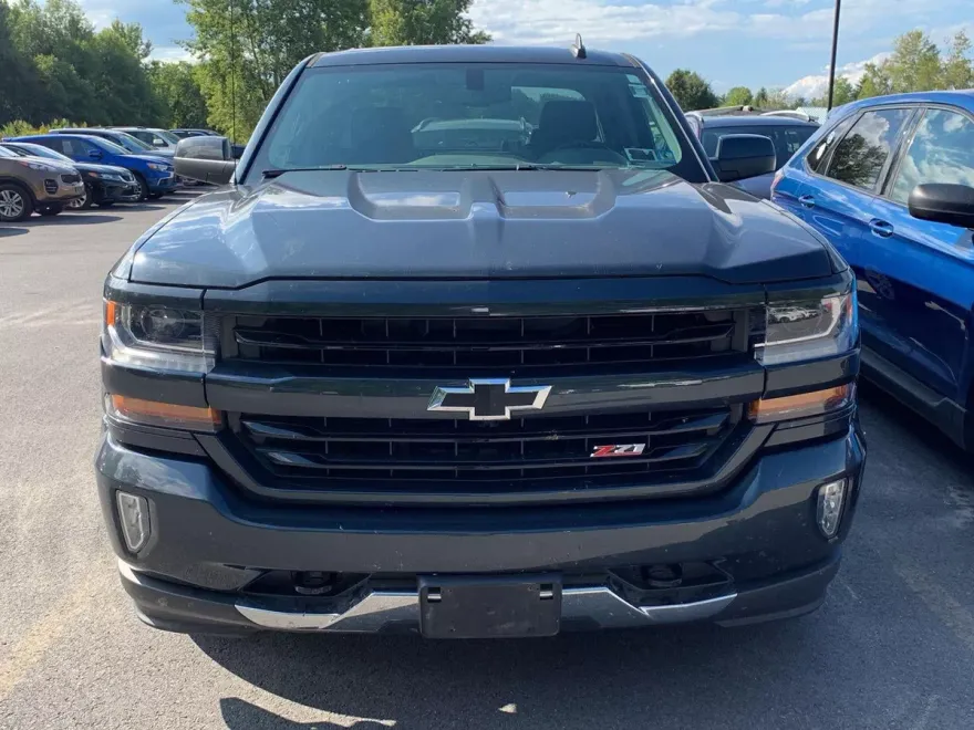 2017 Chevrolet Silverado 1500 LT photo 1