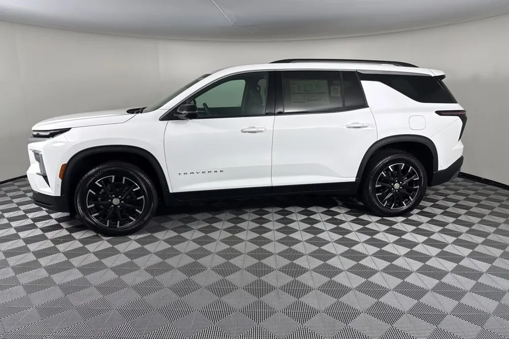 2025 Chevrolet Traverse photo 1