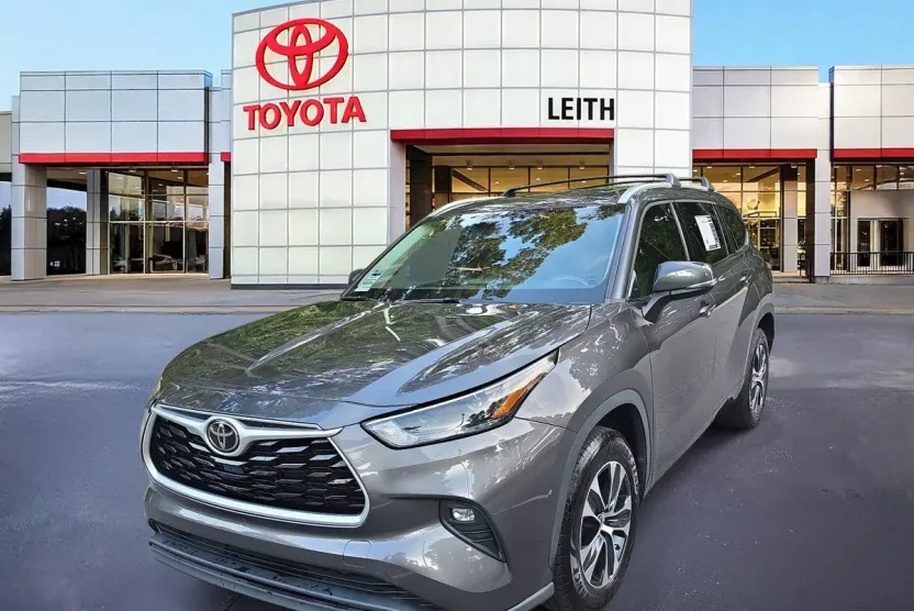 2022 Toyota Highlander XLE photo 1