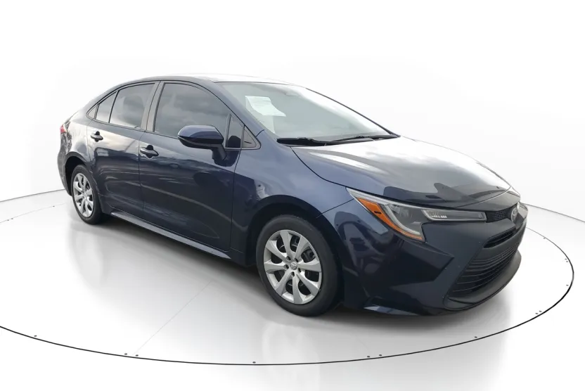 2023 Toyota Corolla LE photo 1