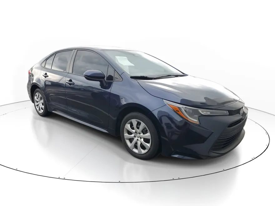 2023 Toyota Corolla LE photo 1