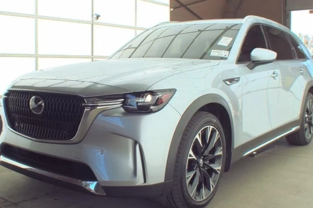 2024 Mazda CX-90 Premium photo 1