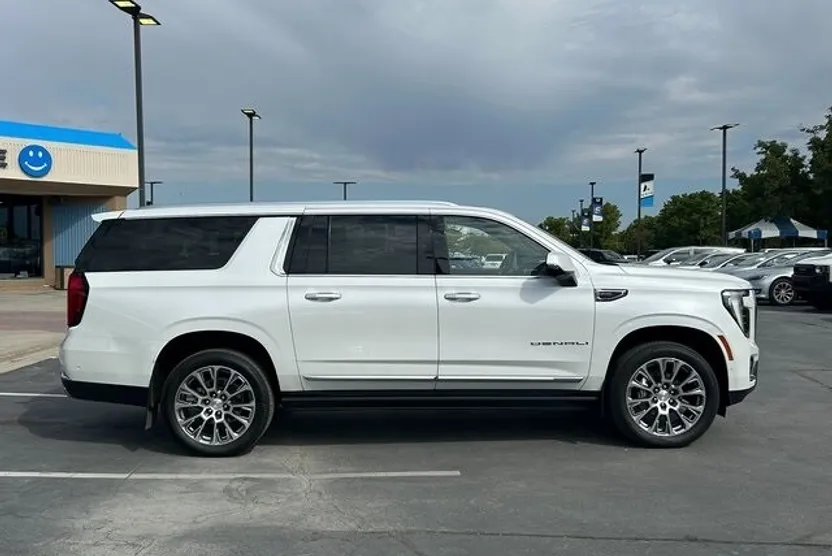 2025 Gmc Yukon XL Denali photo 1