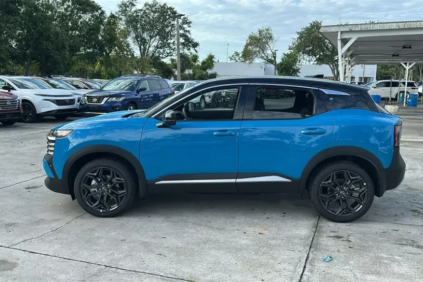 2025 Nissan Kicks SR photo 1