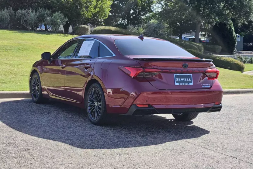 2021 Toyota Avalon Hybrid Limited photo 1