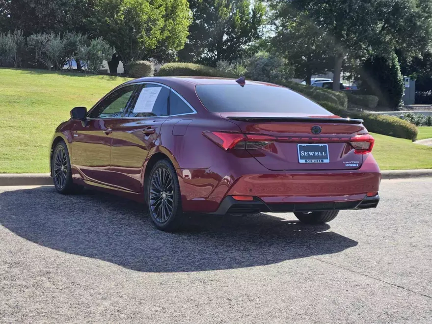 2021 Toyota Avalon Hybrid Limited photo 1