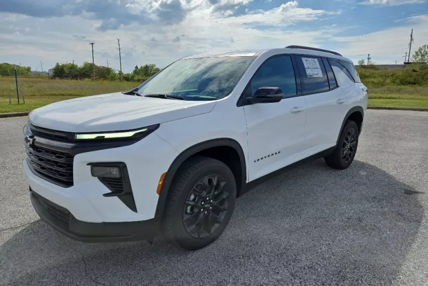 2026 Chevrolet Traverse photo 1