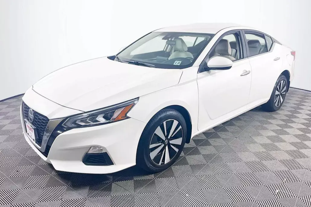 2022 Nissan Altima 2.5 SV photo 1