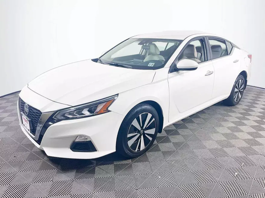 2022 Nissan Altima 2.5 SV photo 1