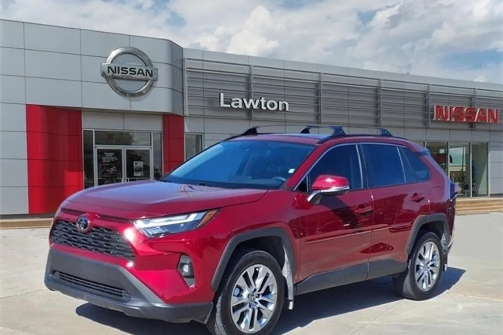2024 Toyota RAV4 XLE Premium photo 1